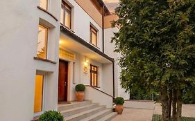 Serenity Apartments And Studios